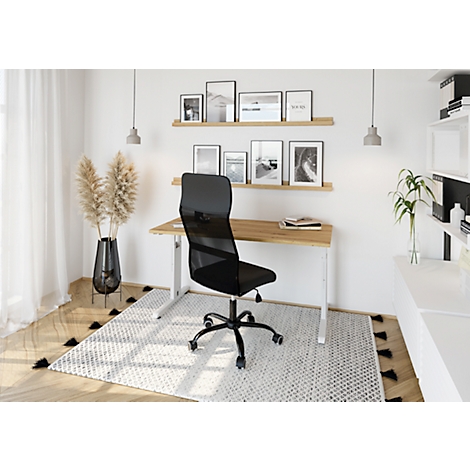 Office with desk, chair, shelves and decoration. The chair is black, the walls are white.