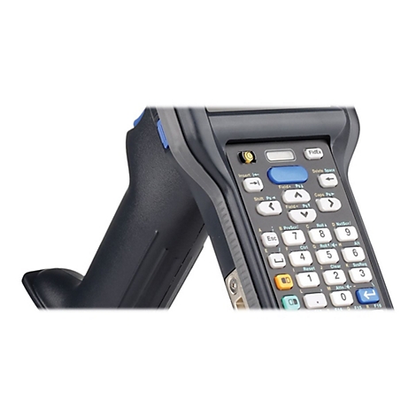 Nahaufnahme eines schwarzen Handheld-Scanners mit blauen und orangen Tasten. Tasten sind mit Buchstaben und Zahlen beschriftet.