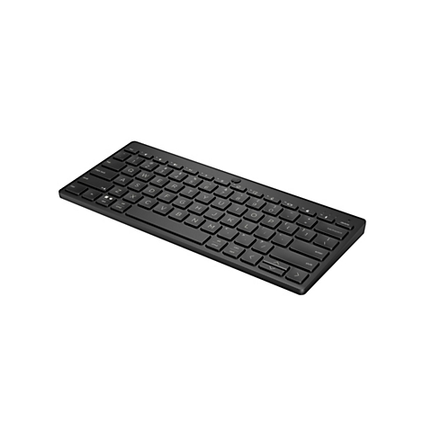 Schwarze kabellose HP Tastatur mit QWERTY-Layout auf weißem Hintergrund.