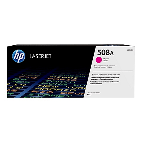 Eine HP LaserJet-Tonerkartusche für Magenta. Auf der Packung sind Text und das HP-Logo zu sehen, mit einem Flughafen-Anzeigetafel Hintergrund.