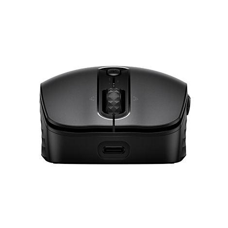 Schwarze kabellose Computermaus in der Vorderansicht mit einem sichtbaren USB-C Ladeanschluss an der Frontseite.