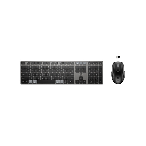 Schwarze kabellose HP Tastatur und Maus mit USB-Empfänger vor weißem Hintergrund.