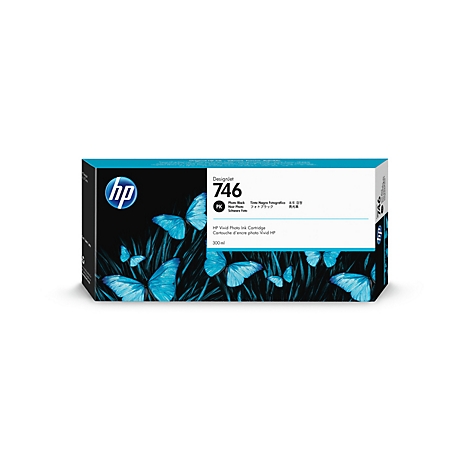 Eine HP Designjet 746 Tintenpatrone. Blau-schwarze Verpackung mit Schmetterlingen und Produktinformationen.