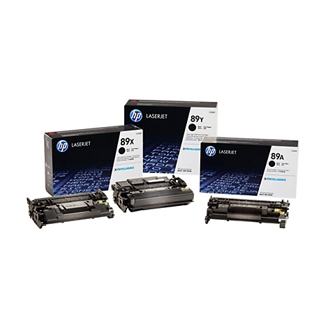 Drei schwarze Tonerpatronen und Patronenverpackungen von HP. Auf den Verpackungen steht LaserJet, 89Y und 89A. Die Patronen sind auf weißem Hintergrund angeordnet.