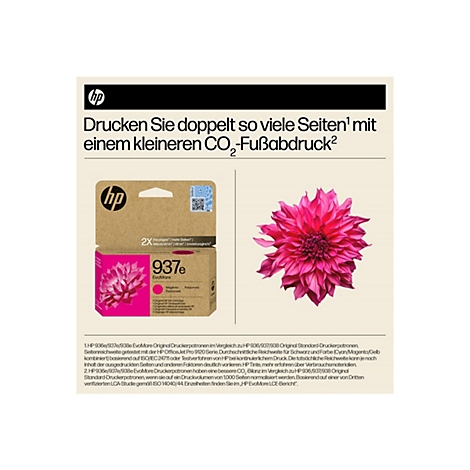 Auf hellgelbem Hintergrund befinden sich eine HP Tintenpatrone und eine pinke Dahlie. Der Text „Drucken Sie doppelt so viele Seiten mit einem kleineren CO2-Fußabdruck“ ist zu sehen.