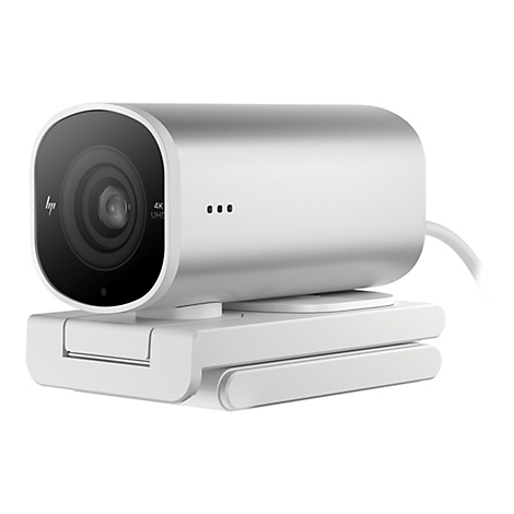Eine silberne Webcam mit schwarzem Objektiv auf weißem Ständer. Auf der Webcam steht 4K UHD, daneben das HP-Logo.