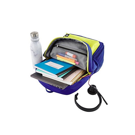 Ein offener, blau-gelber Rucksack mit einem Laptop, Notizbüchern, Stiften und einer Wasserflasche. Dazu ein Headset.