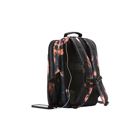 Rucksack mit schwarz-orangem Batikmuster, angeschlossen an ein Smartphone per Kabel.