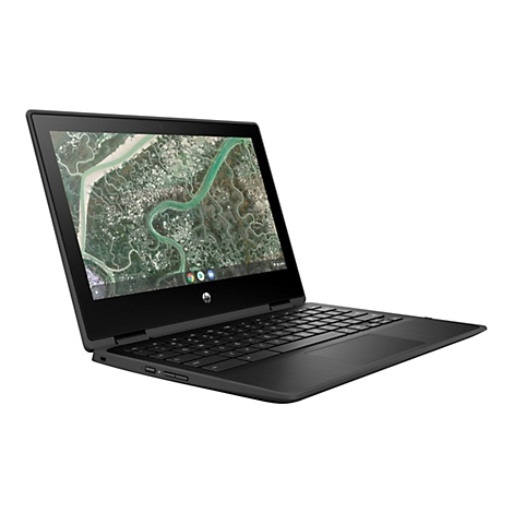 Schwarzer Laptop, halb geöffnet, auf weißem Hintergrund. Bildschirm mit Karte. HP Logo.