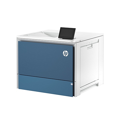 Ein Drucker vor weißem Hintergrund. Das Gerät hat eine blaue Front und ein Bedienfeld. Das HP-Logo ist deutlich sichtbar.