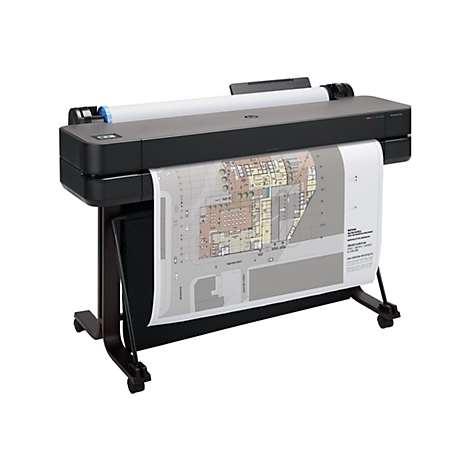 Ein schwarzer HP DesignJet T630 Großformatdrucker. Er druckt eine Grundrisszeichnung. Der Drucker steht auf einem braunen Wagen.