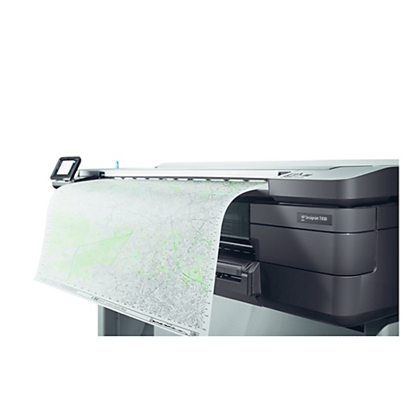 Ein großformatiger Drucker, der eine Karte ausdruckt, zeigt Details und das HP DesignJet T830 Logo.