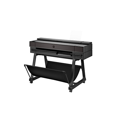 Schwarzer Großformatdrucker mit Standfuß, auf weißem Hintergrund. Oben steht Papier aus dem Drucker.