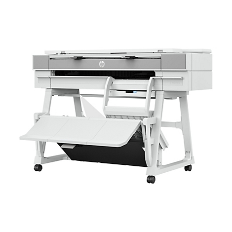 Weiß-grauer HP DesignJet T950 MFP Drucker auf weißem Ständer. Mit Papiereinzug und Ablage. Schwarze Rollen.