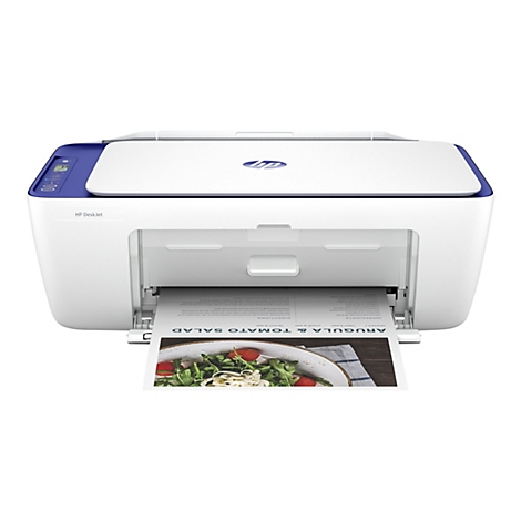 Une imprimante HP DeskJet blanche avec des accents bleus imprime une recette de salade de roquette et de tomates.