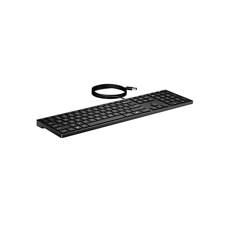 Schwarze, kabelgebundene HP Tastatur in schräger Draufsicht vor weißem Hintergrund.
