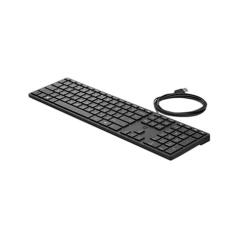 Schwarze, flache PC-Tastatur mit Kabel vor weißem Hintergrund.