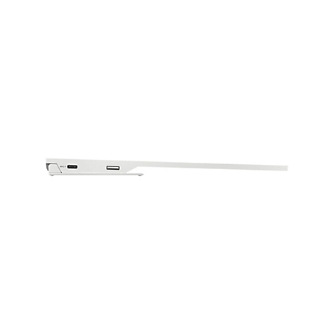 Nahaufnahme eines weißen Geräts mit USB-C-Anschluss. Darunter befindet sich ein größerer Steckplatz.