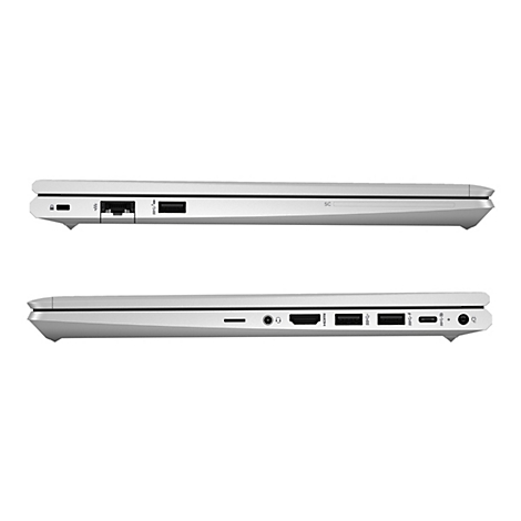 Zwei silberfarbene Laptops im Profil, mit verschiedenen Anschlüssen und einem schlanken Design.