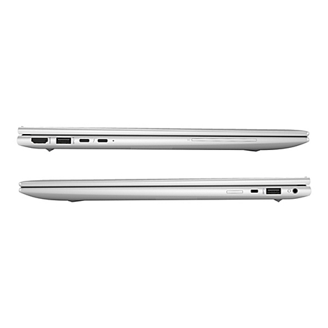 Zwei silberne Laptops nebeneinander, von der Seite. Beide zeigen AnschlÃ¼sse und Schlitze.