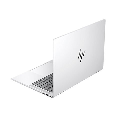 Ein weißes, offenes HP-Laptop auf weißem Hintergrund. Die Tastatur ist teilweise zu sehen, das Logo befindet sich auf dem Deckel.