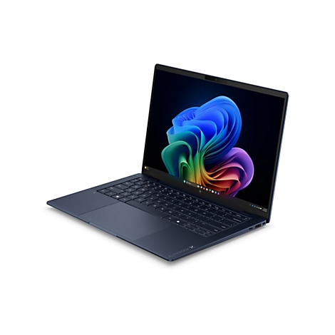 Ein dunkelblauer Laptop mit offenem Bildschirm, auf dem ein farbenfrohes, abstraktes Design zu sehen ist, liegt schräg auf einem weißen Hintergrund.