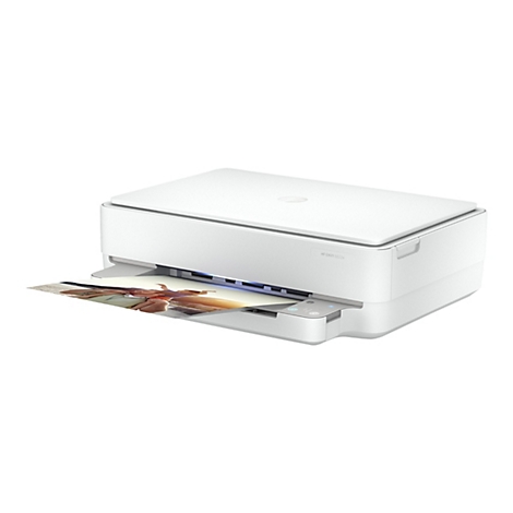 Imprimante blanche, HP ENVY 6022e, imprimant une photo.