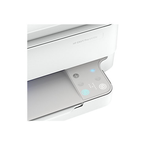 Detailaufnahme eines weißen HP ENVY Pro 6430e Druckers, mit Fokus auf dem Bedienfeld und der Beschriftung.