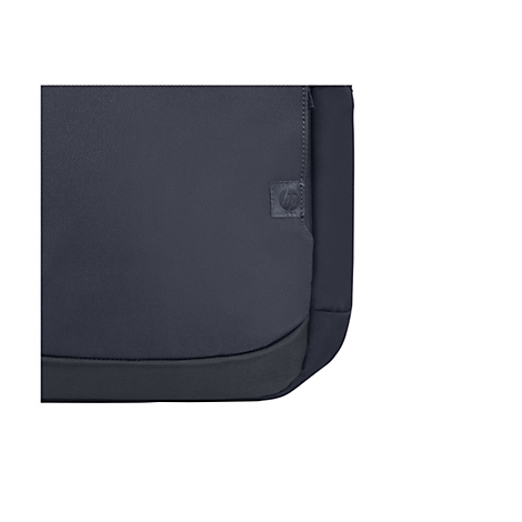 Detailaufnahme einer dunkelblauen Laptop-Tasche mit dem HP-Logo.