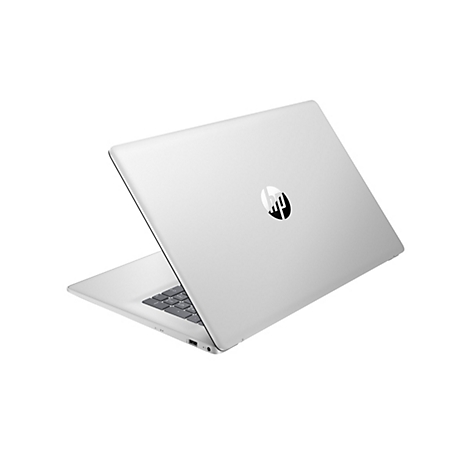 Ein silberner Laptop, teilweise geöffnet, wird schräg von hinten gezeigt. Auf dem Deckel befindet sich ein HP-Logo.