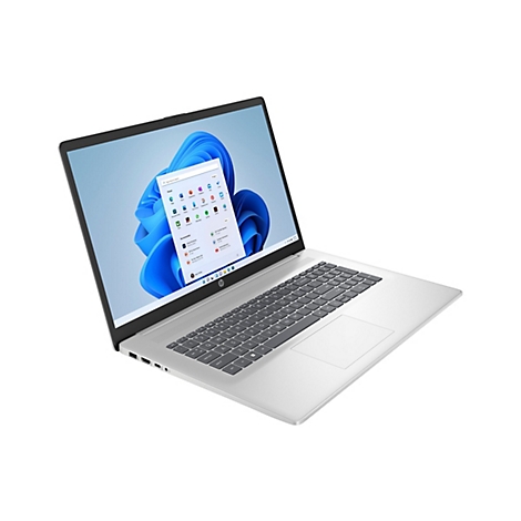 Ein silberfarbener Laptop mit Windows 11-Oberfläche, der leicht diagonal vor weißem Hintergrund steht. Das Display zeigt ein geöffnetes Menü mit verschiedenen App-Symbolen.