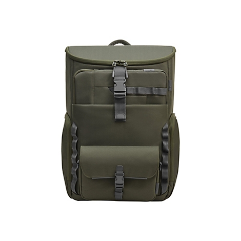Ein olivgrüner Rucksack mit mehreren Fächern und Schnallen vor weißem Hintergrund.