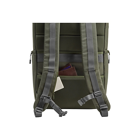 Rückansicht eines grünen Rucksacks mit Schultergurten und Reißverschlusstaschen. Im Fach befinden sich eine Brieftasche und ein Kartenetui.