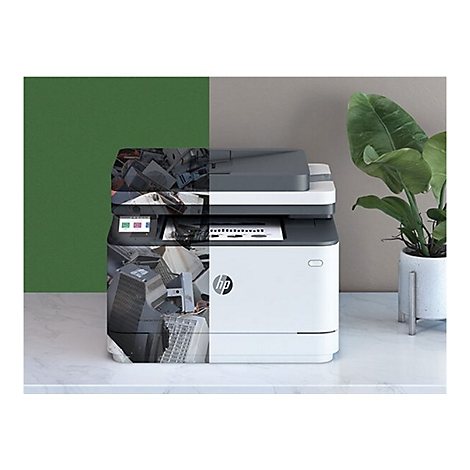 Ein Drucker zeigt auf einer Seite Schrott und auf der anderen Seite sicheres Recycling.