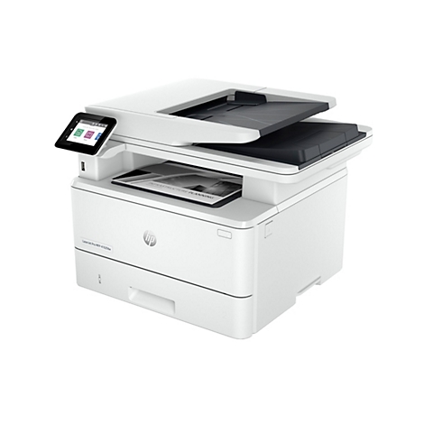 Weißer HP LaserJet Pro MFP 4102fdw Drucker. Oben befindet sich ein offener Deckel und darunter ein Blatt mit der Aufschrift "INFRASTRUCTURE PLANNING". Auf der linken Seite befindet sich ein Touchscreen-Display mit Funktionen wie "Kopieren" und "Scannen".