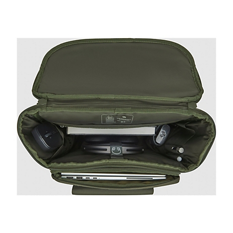 Geöffneter olivgrüner Rucksack, befüllt mit Laptop, Kopfhörern, Maus und Notizbuch.