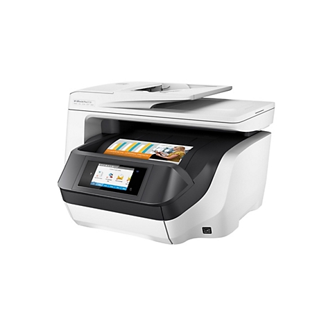 Ein weißer HP OfficeJet Pro 8730 Drucker mit hochgeklappter Scannerabdeckung. Auf dem Display ist ein farbiges Dokument zu sehen.