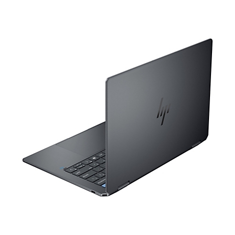 Dunkelgraues HP Laptop von hinten und diagonal, Bildschirm leicht geöffnet. Das HP Logo ist auf der Außenseite sichtbar.