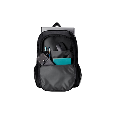 Ein schwarzer Rucksack, geöffnet, mit Laptop, Maus, Stiften, Notizbuch und Festplatte.