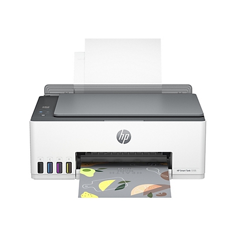 Ein weißer HP Smart Tank 5105 Drucker, aus dem ein Blatt Papier mit dem Aufdruck "HEALTH RECIPES" kommt.