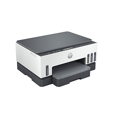 Ein weiß-grauer HP-Tintentankdrucker auf weißem Hintergrund. Druckerausgabefach offen, Farbpatronen sichtbar.