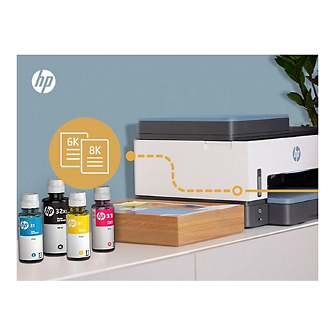 HP-Drucker mit Tintenflaschen und Grafiken. Aufdrucke: 6K, 8K. Farben: Schwarz, Blau, Gelb, Pink.