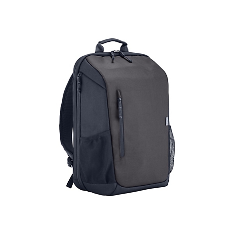 Dunkelgrauer Rucksack, rechteckige Form, Reißverschlusstaschen. Schwarze Netztasche. Schwarze Tragegurte und Griff. Auf weißem Hintergrund.