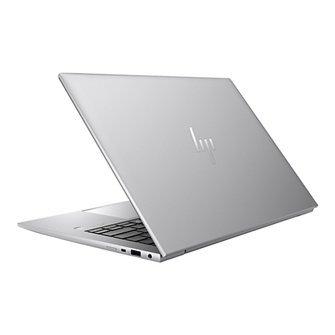 Silberner Laptop mit teilweise geöffnetem Deckel, HP Logo. Schwarze Tastatur, Anschlüsse.