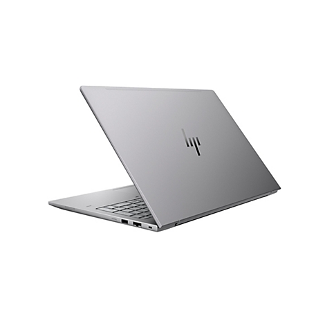 Ein grauer Laptop, leicht geöffnet, vor weißem Hintergrund. Das HP-Logo ist auf der Rückseite zu sehen.