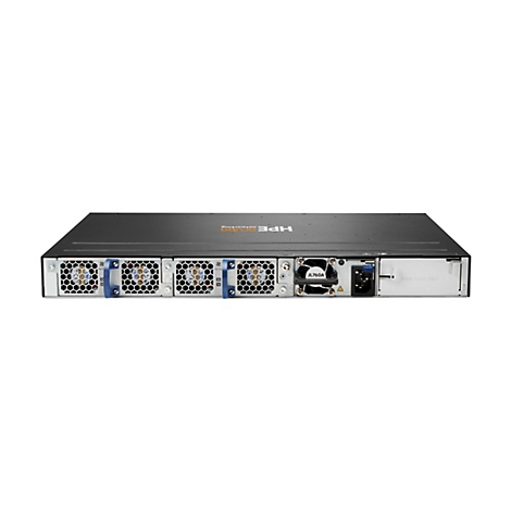 Rückseite eines schwarzen HPE Aruba Netzwerk-Switches mit Lüftereinschüben, Stromanschluss und Slot für Netzteil.