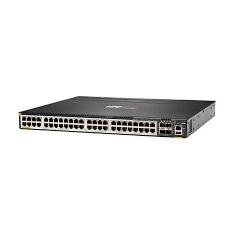 Ein schwarzer HPE Aruba Netzwerk-Switch mit mehreren Ports. Beschriftungen und Anzeigen sind deutlich sichtbar. Die Frontseite weist eine Vielzahl von Anschlussmöglichkeiten auf.