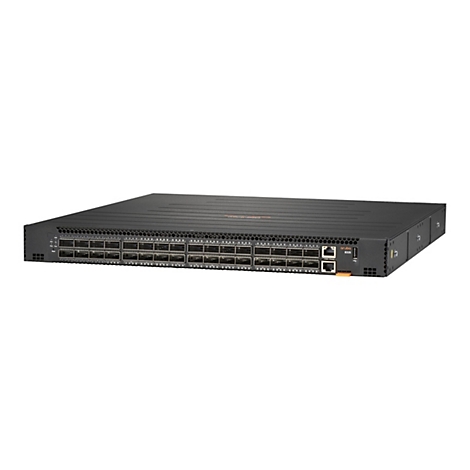 Schwarzer Aruba 8325 Netzwerk-Switch mit zahlreichen Anschlüssen vor weißem Hintergrund.