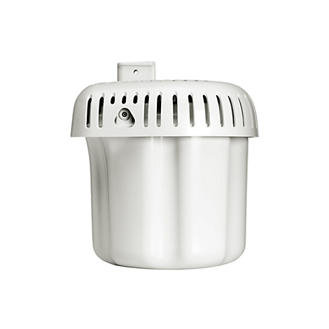 Weißer Wasserfilter mit Lüftungsschlitzen. Oben ein Griff. Der Hintergrund ist weiß.