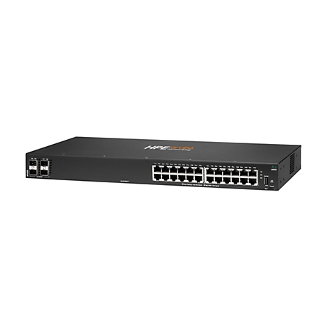 Schwarzer Netzwerk-Switch von HPE Aruba. Geräteanschlüsse und Beschriftung sind zu sehen.